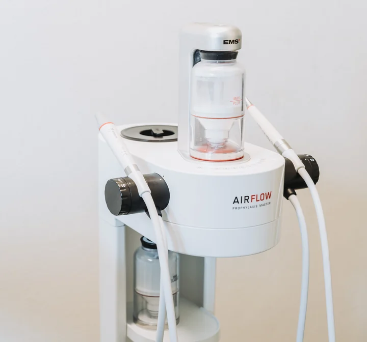 Airflow-Gerät für die professionelle Zahnreinigung